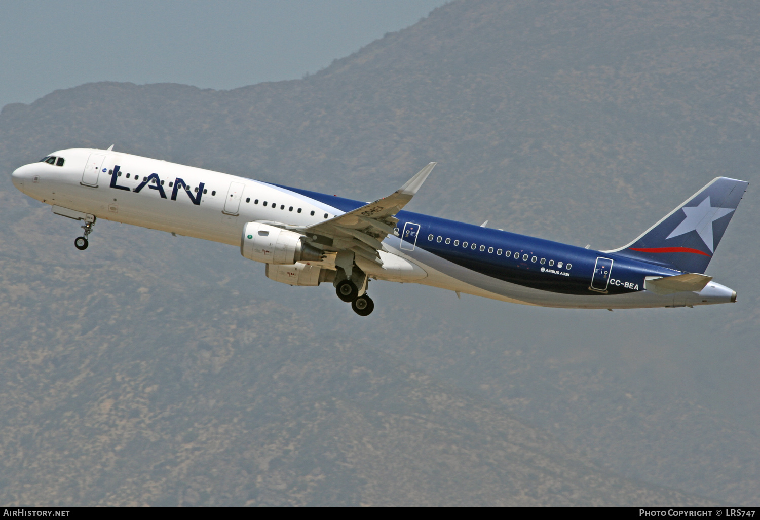 Aircraft Photo of CC-BEA | Airbus A321-211 | LAN Airlines - Línea Aérea Nacional | AirHistory.net #312413