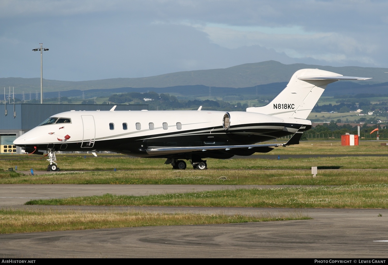 Aircraft Photo of N818KC | Bombardier Challenger 300 (BD-100-1A10) | AirHistory.net #312512