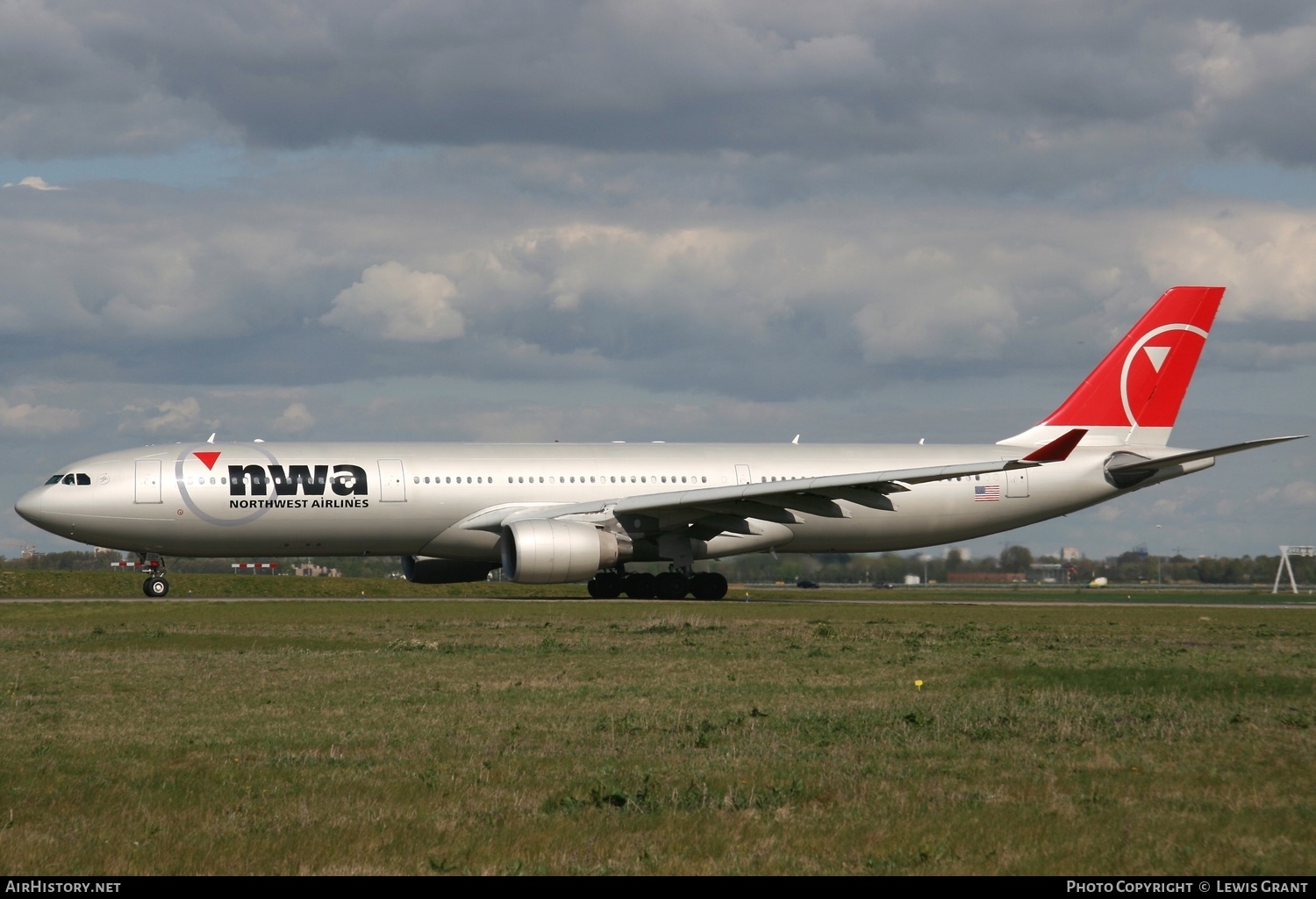 Aircraft Photo of N804NW | Airbus A330-323 | Northwest Airlines | AirHistory.net #312528