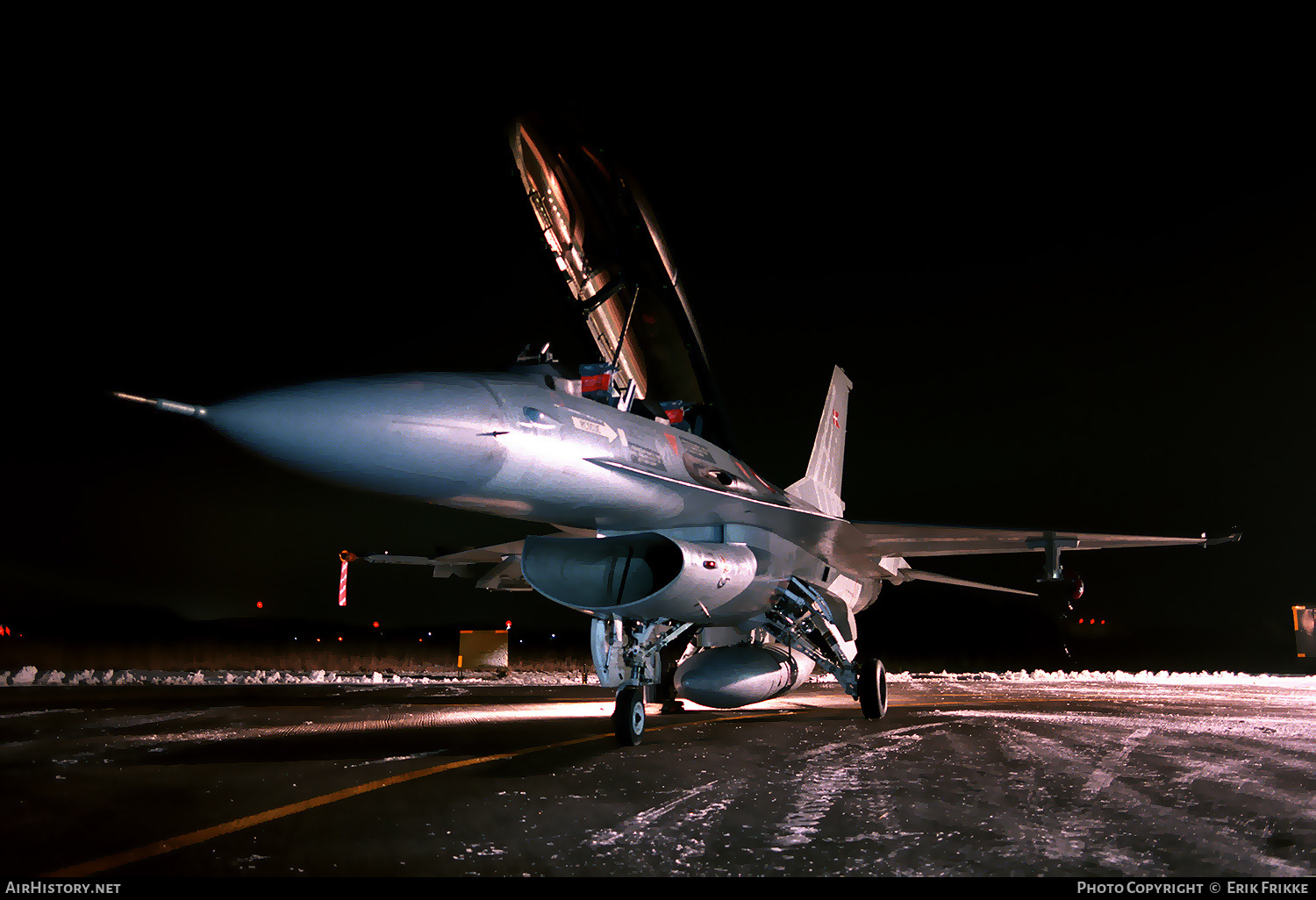 Aircraft Photo of ET-205 | General Dynamics F-16B Fighting Falcon | Denmark - Air Force | AirHistory.net #312576