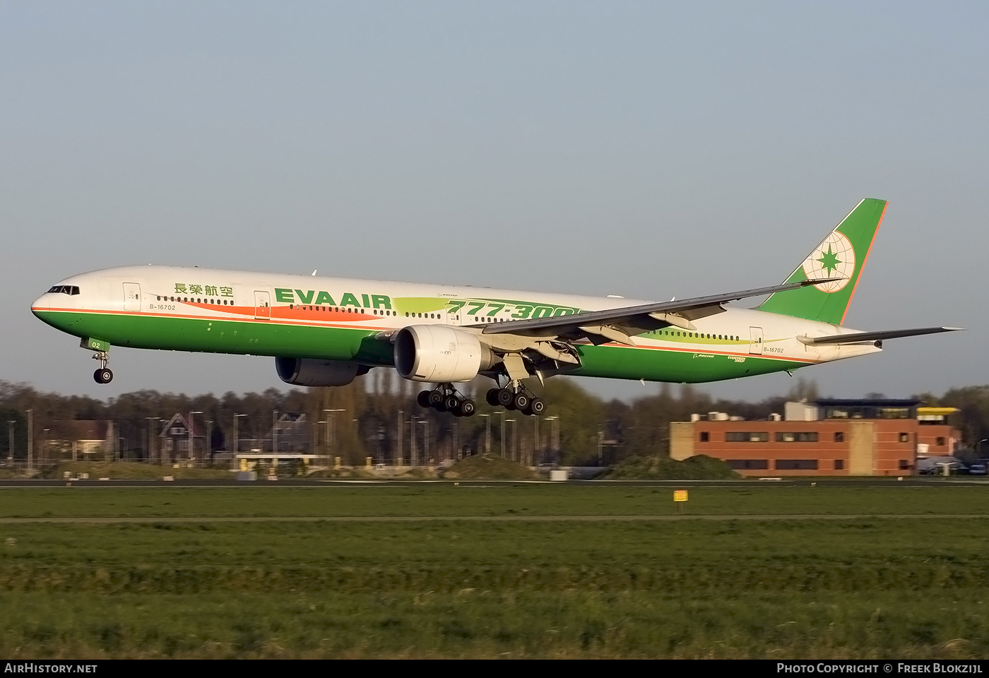 Aircraft Photo of B-16702 | Boeing 777-35E/ER | EVA Air | AirHistory.net #312946