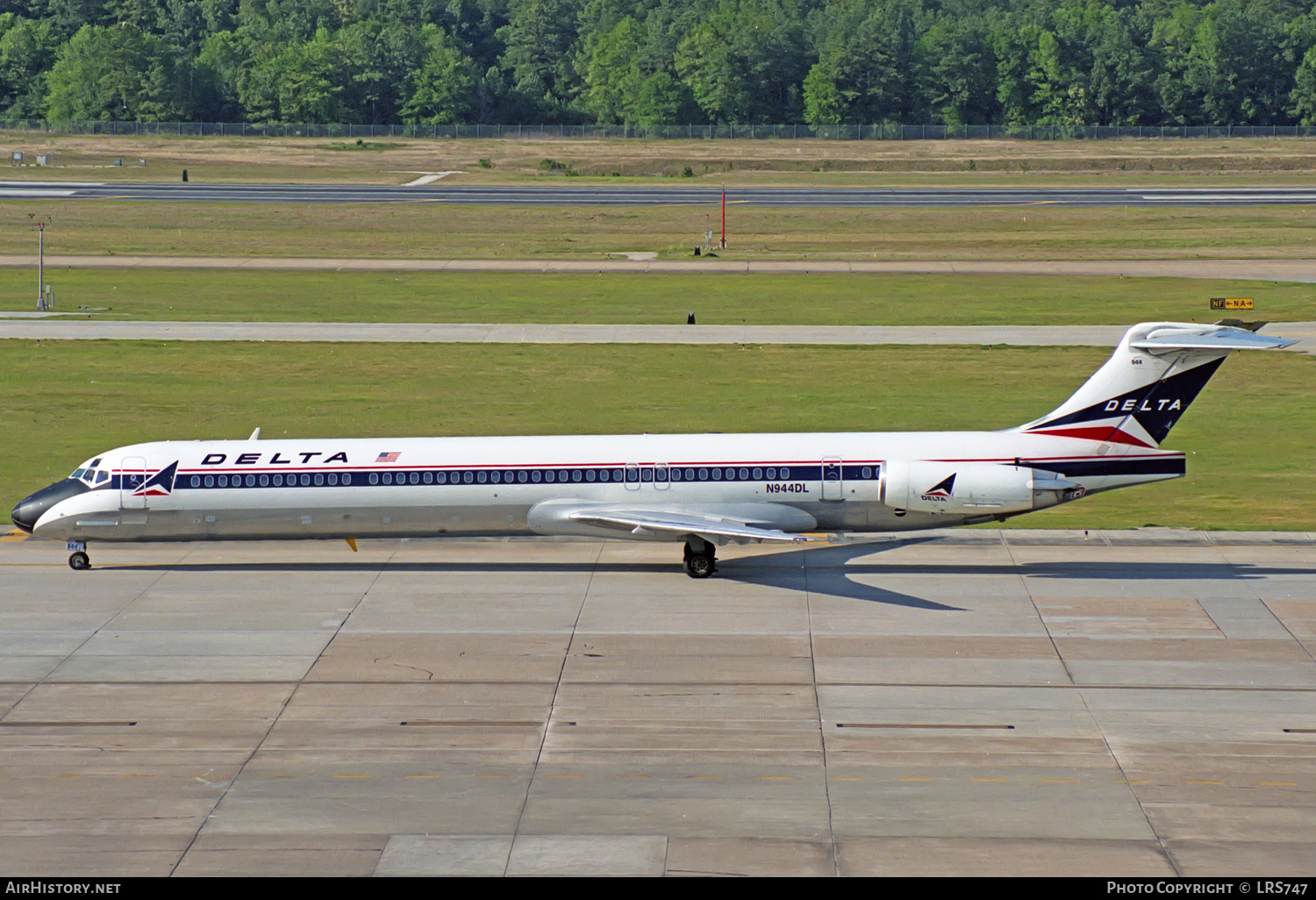 Aircraft Photo of N944DL | McDonnell Douglas MD-88 | Delta Air Lines | AirHistory.net #313092