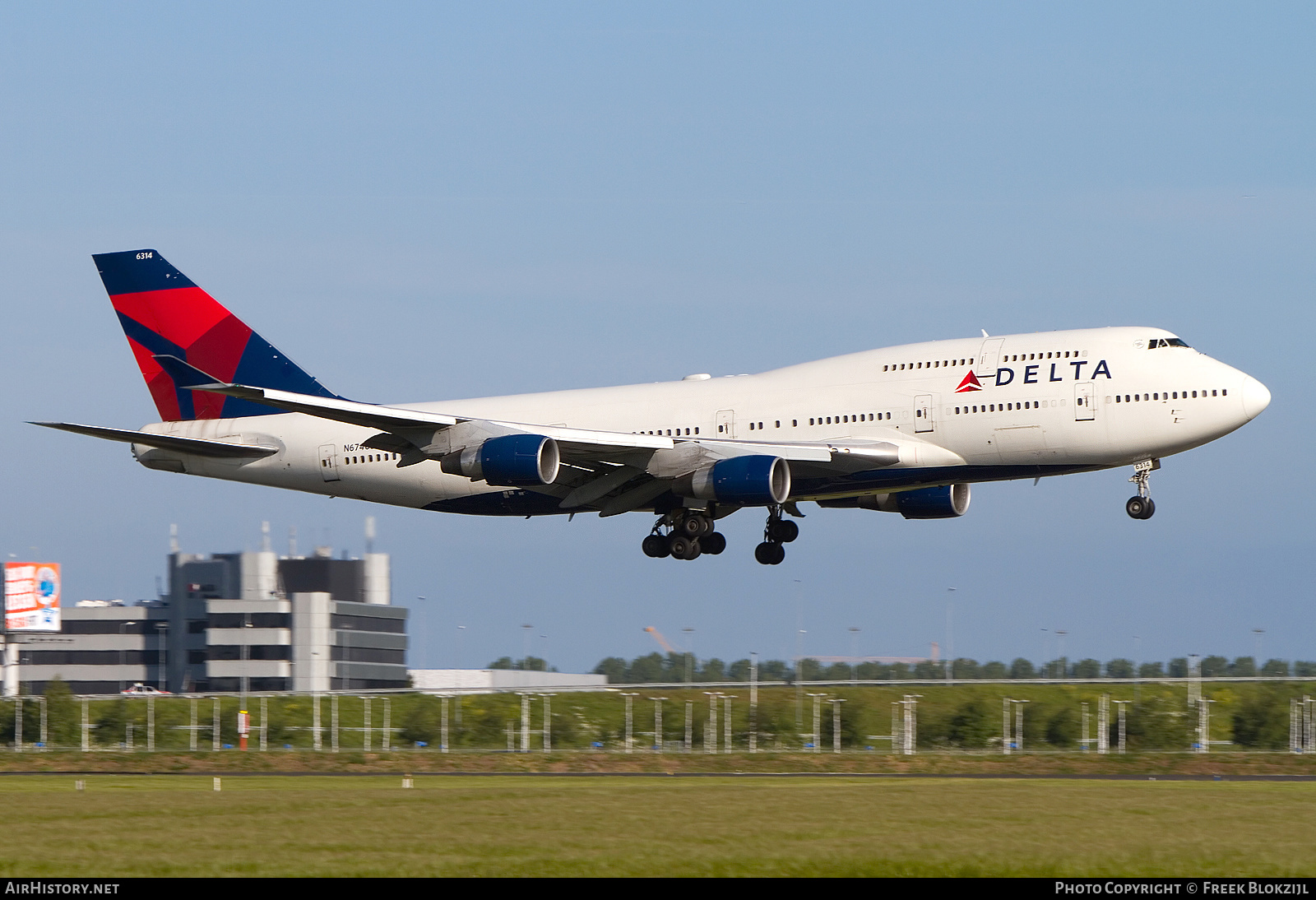 Aircraft Photo of N674US | Boeing 747-451 | Delta Air Lines | AirHistory.net #313206