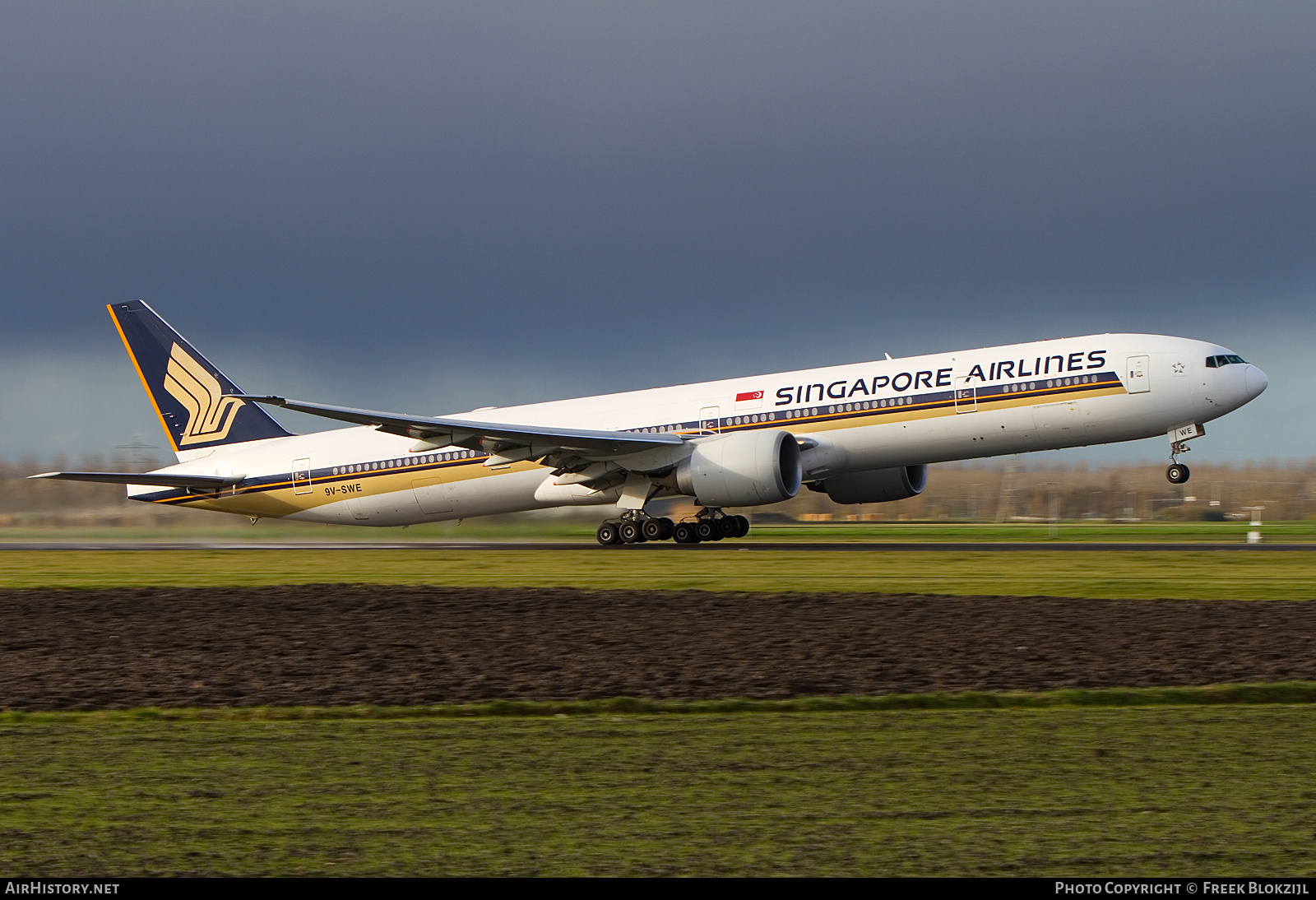 Aircraft Photo of 9V-SWE | Boeing 777-312/ER | Singapore Airlines | AirHistory.net #313216