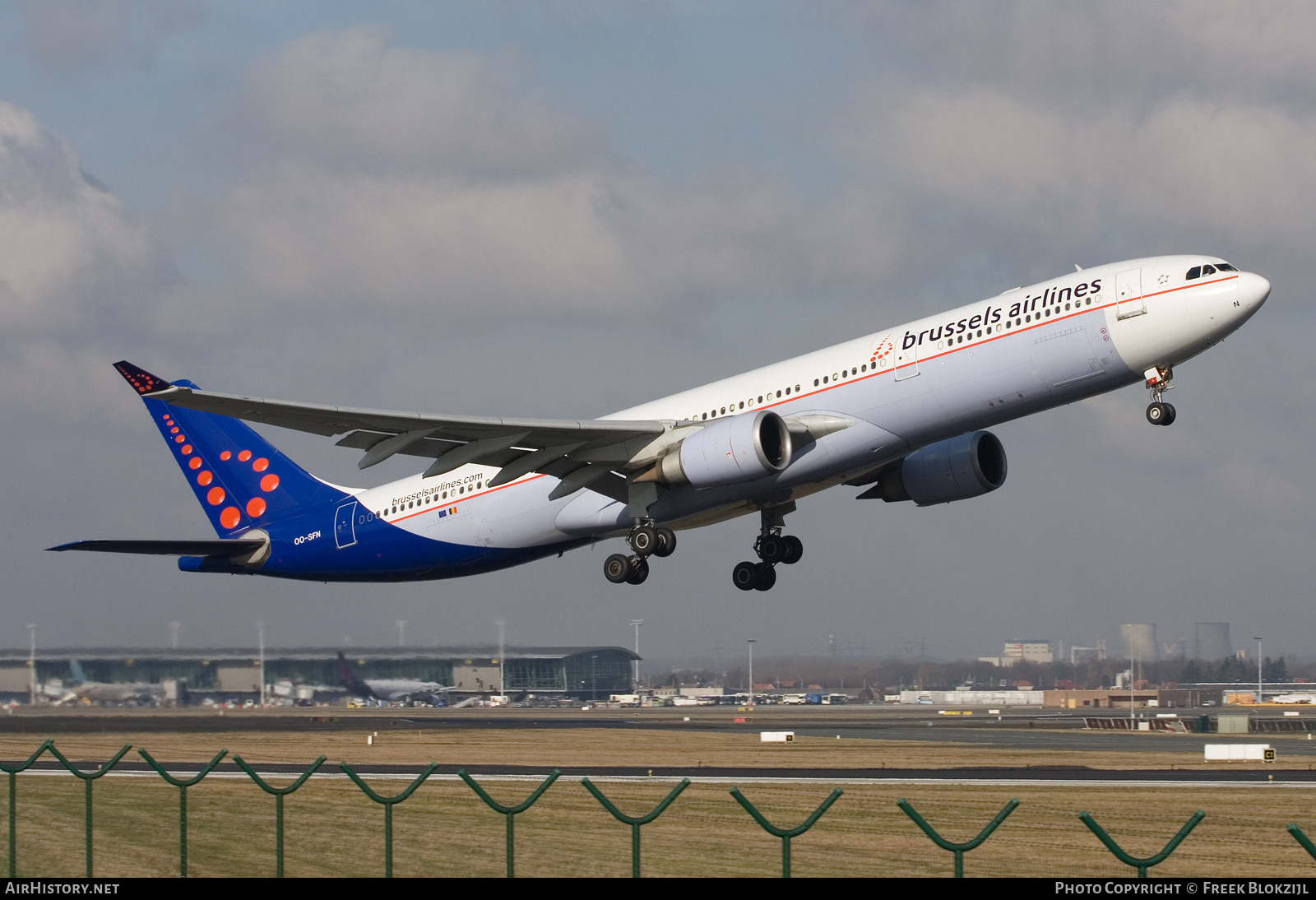 Aircraft Photo of OO-SFN | Airbus A330-301 | Brussels Airlines | AirHistory.net #313725