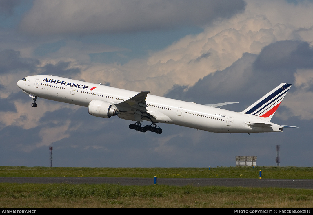 Aircraft Photo of F-GZNF | Boeing 777-328/ER | Air France | AirHistory.net #313908