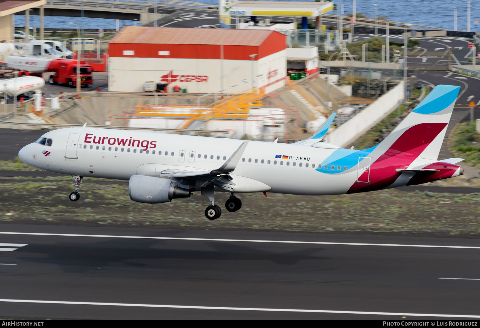 Aircraft Photo of D-AEWU | Airbus A320-214 | Eurowings | AirHistory.net #314113