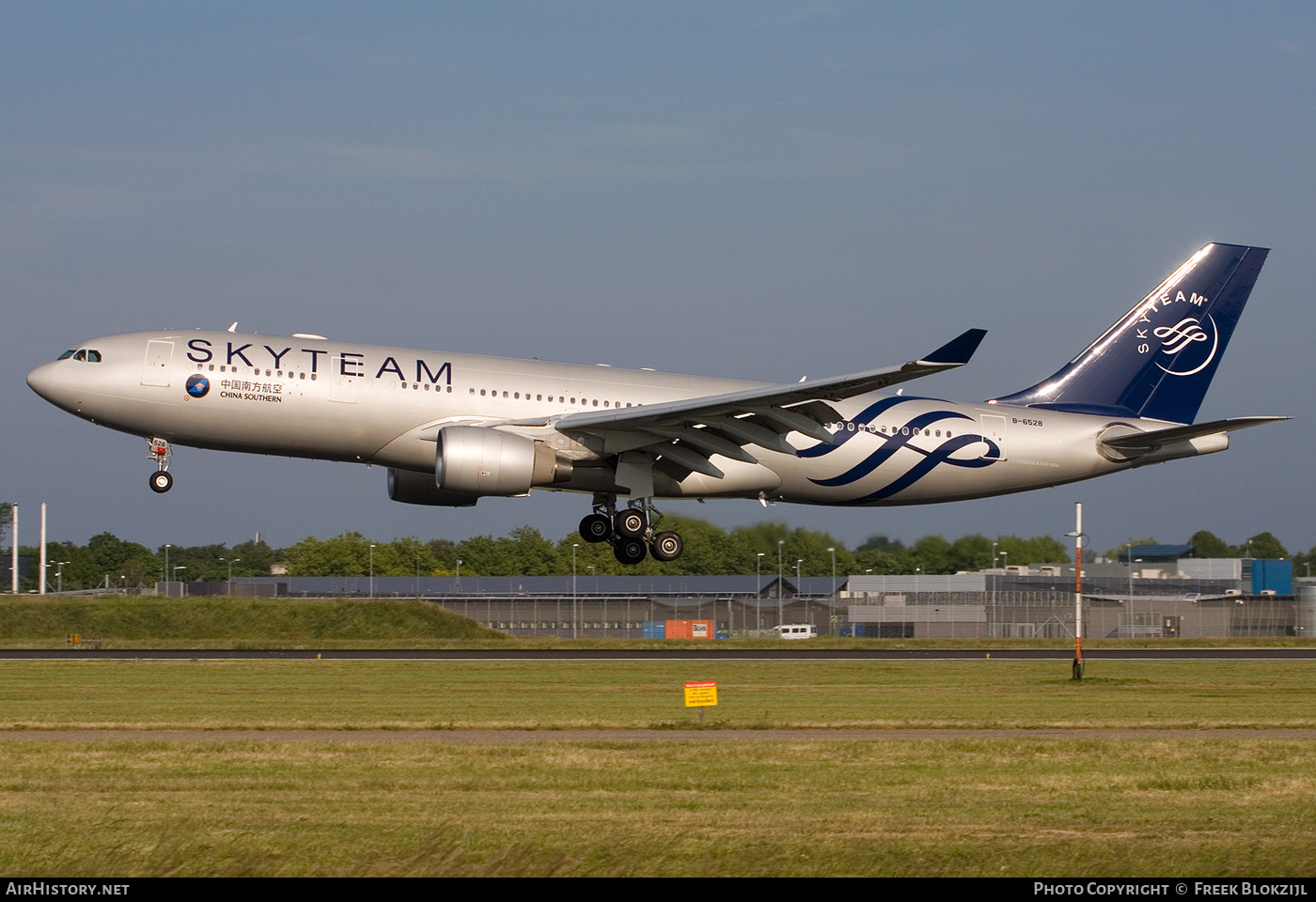 Aircraft Photo of B-6528 | Airbus A330-223 | China Southern Airlines | AirHistory.net #314787