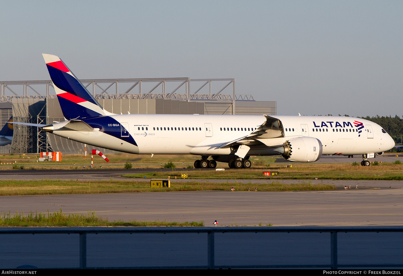 Aircraft Photo of CC-BGA | Boeing 787-9 Dreamliner | LATAM Airlines | AirHistory.net #314869