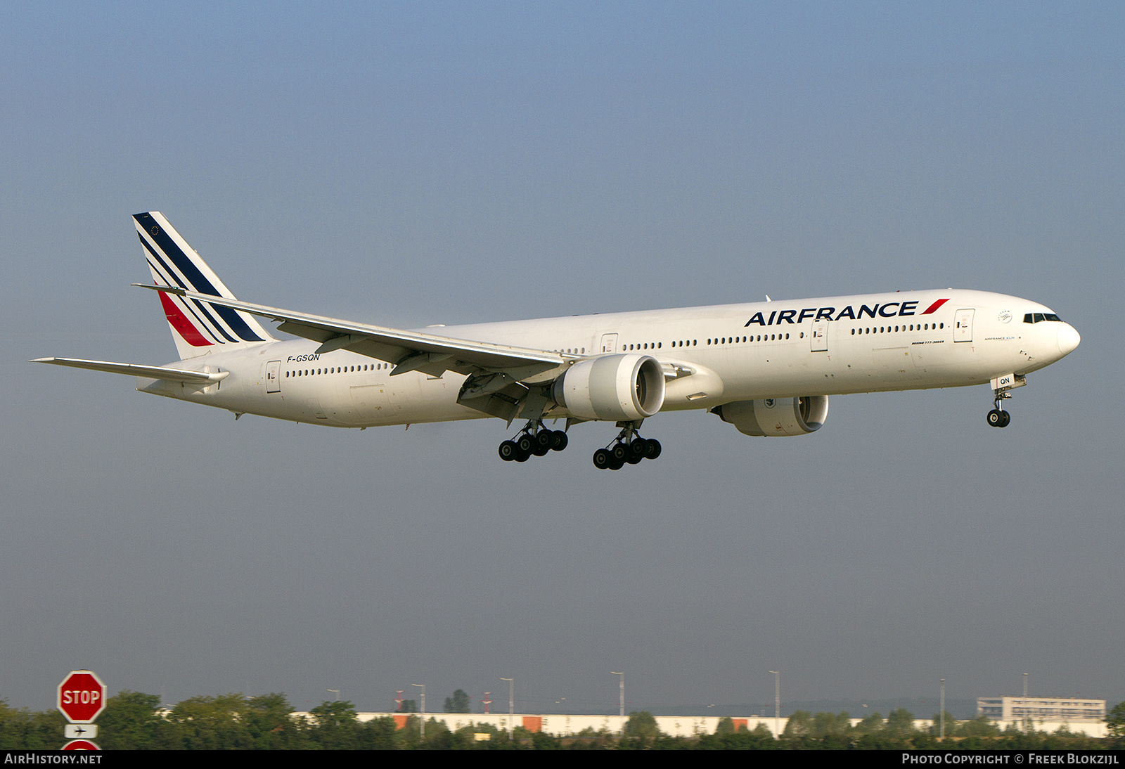 Aircraft Photo of F-GSQN | Boeing 777-328/ER | Air France | AirHistory.net #314922