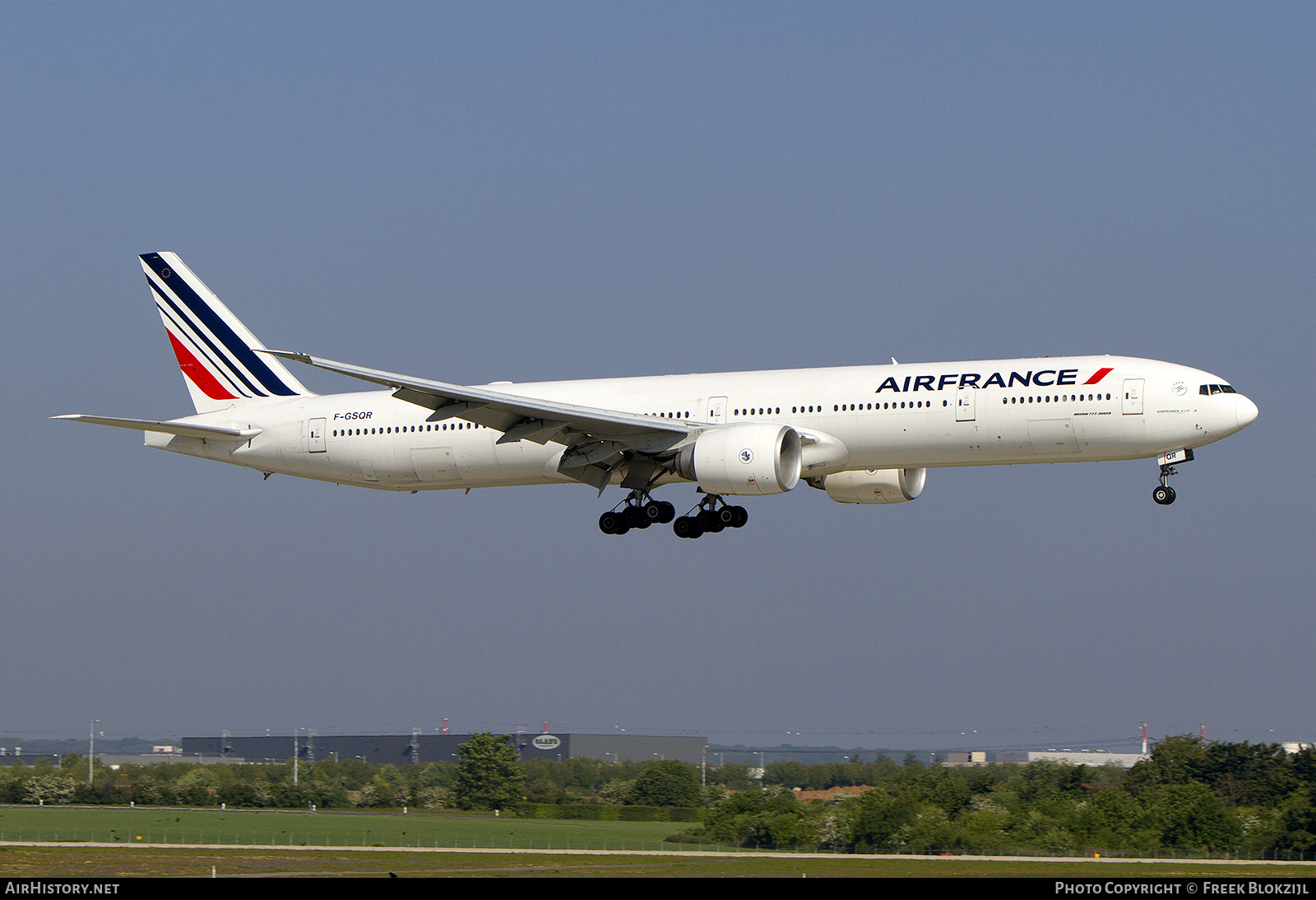 Aircraft Photo of F-GSQR | Boeing 777-328/ER | Air France | AirHistory.net #314940