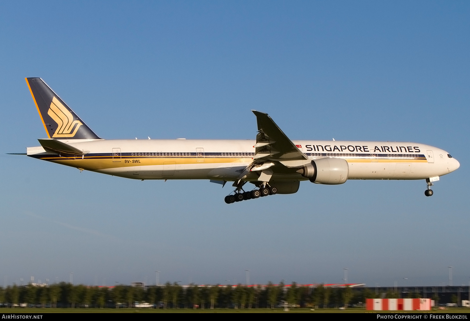Aircraft Photo of 9V-SWL | Boeing 777-312/ER | Singapore Airlines | AirHistory.net #315316