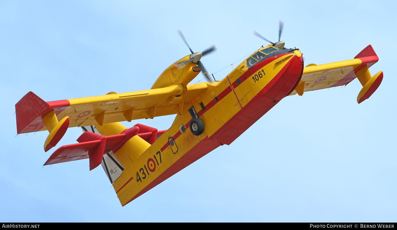 Aircraft Photo of UD13-17 | Canadair CL-215T (CL-215-6B11) | Spain - Air Force | AirHistory.net #315347