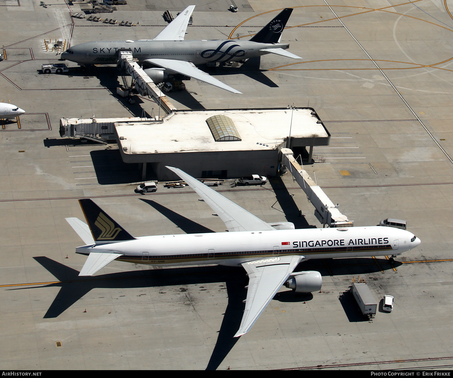 Aircraft Photo of 9V-SNB | Boeing 777-312/ER | Singapore Airlines | AirHistory.net #315353