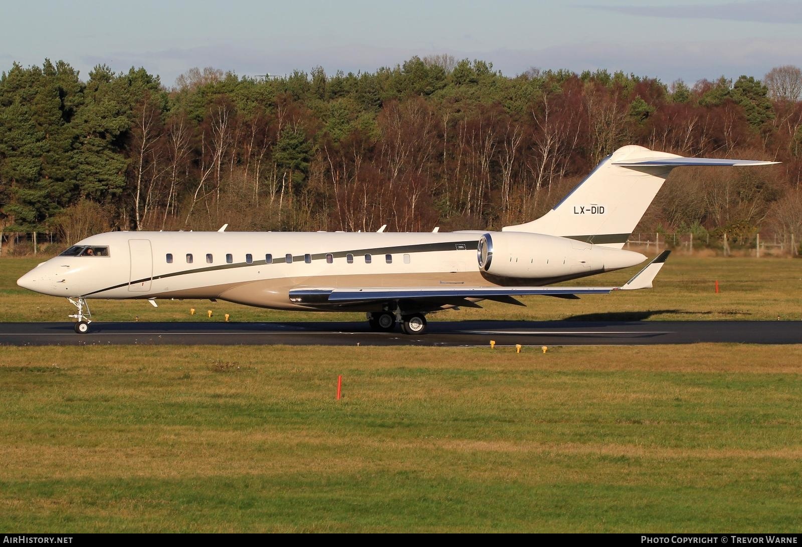Aircraft Photo of LX-DID | Bombardier Global Express XRS (BD-700-1A10) | AirHistory.net #315825