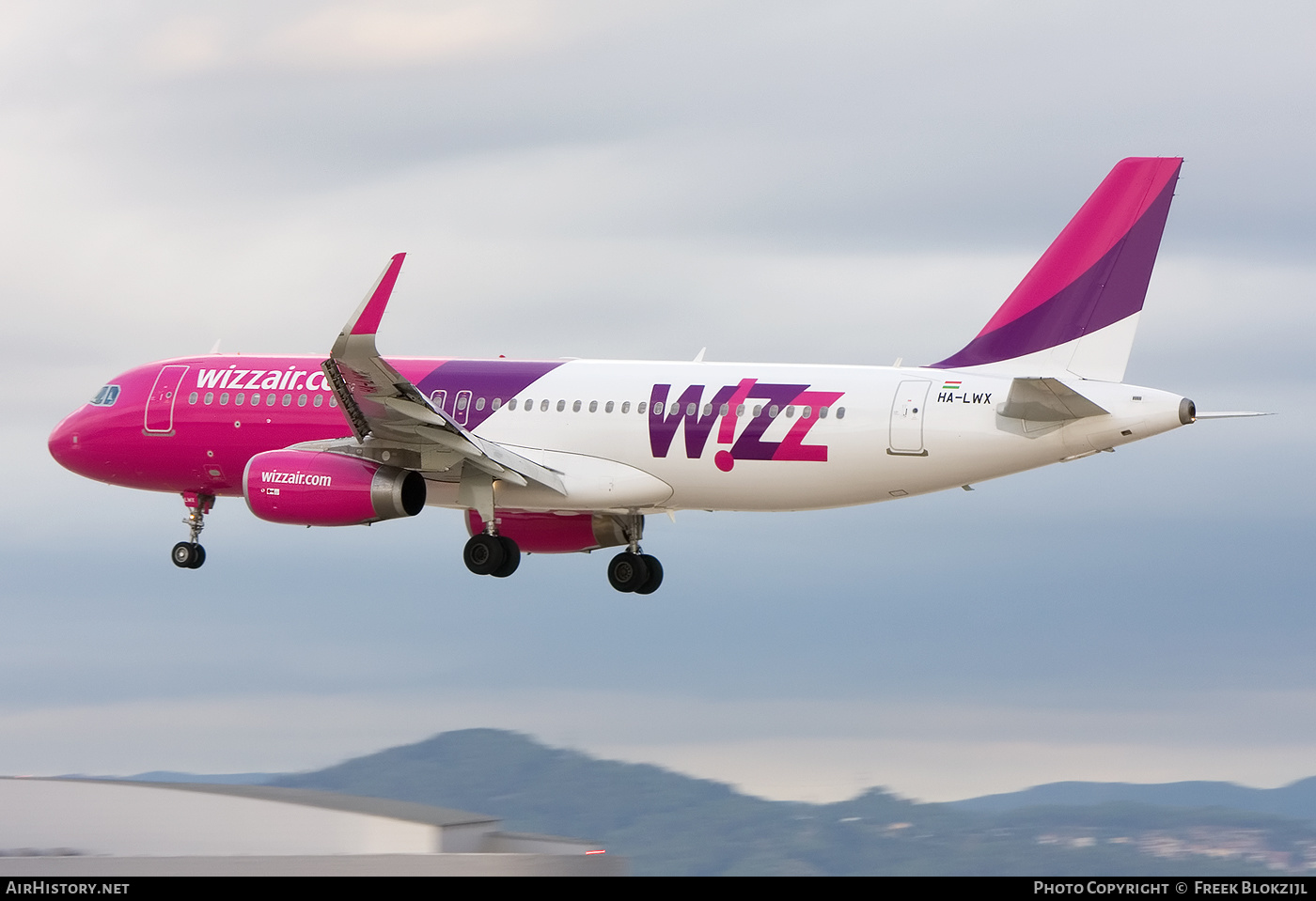Aircraft Photo of HA-LWX | Airbus A320-232 | Wizz Air | AirHistory.net #315924