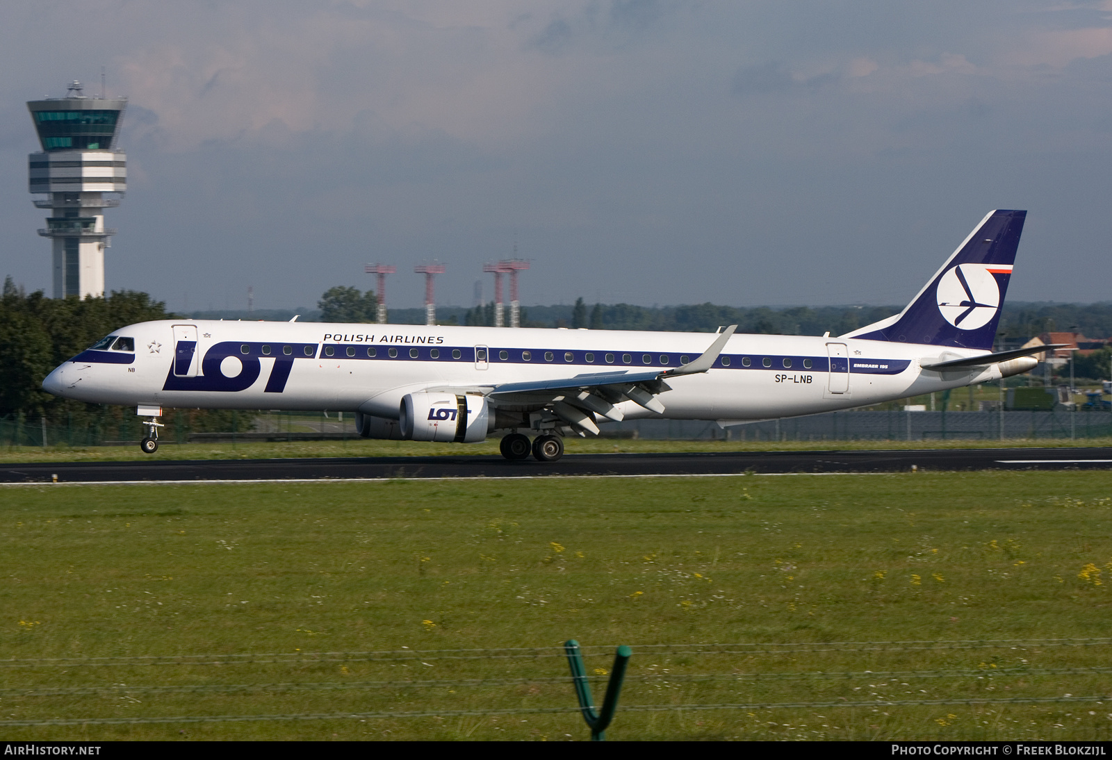 Aircraft Photo of SP-LNB | Embraer 195LR (ERJ-190-200LR) | LOT Polish Airlines - Polskie Linie Lotnicze | AirHistory.net #315947