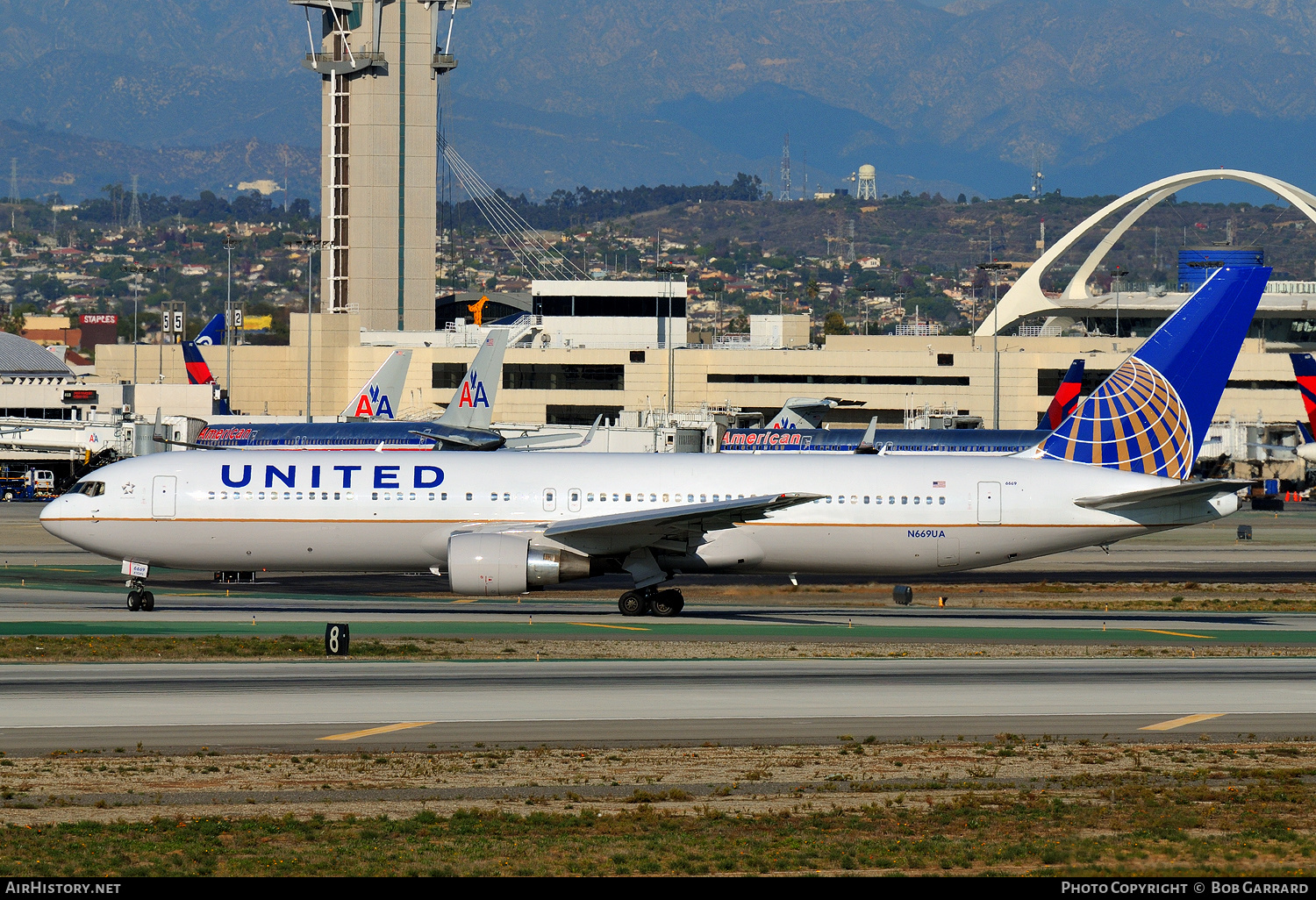 Aircraft Photo of N669UA | Boeing 767-332/ER | United Airlines | AirHistory.net #316047