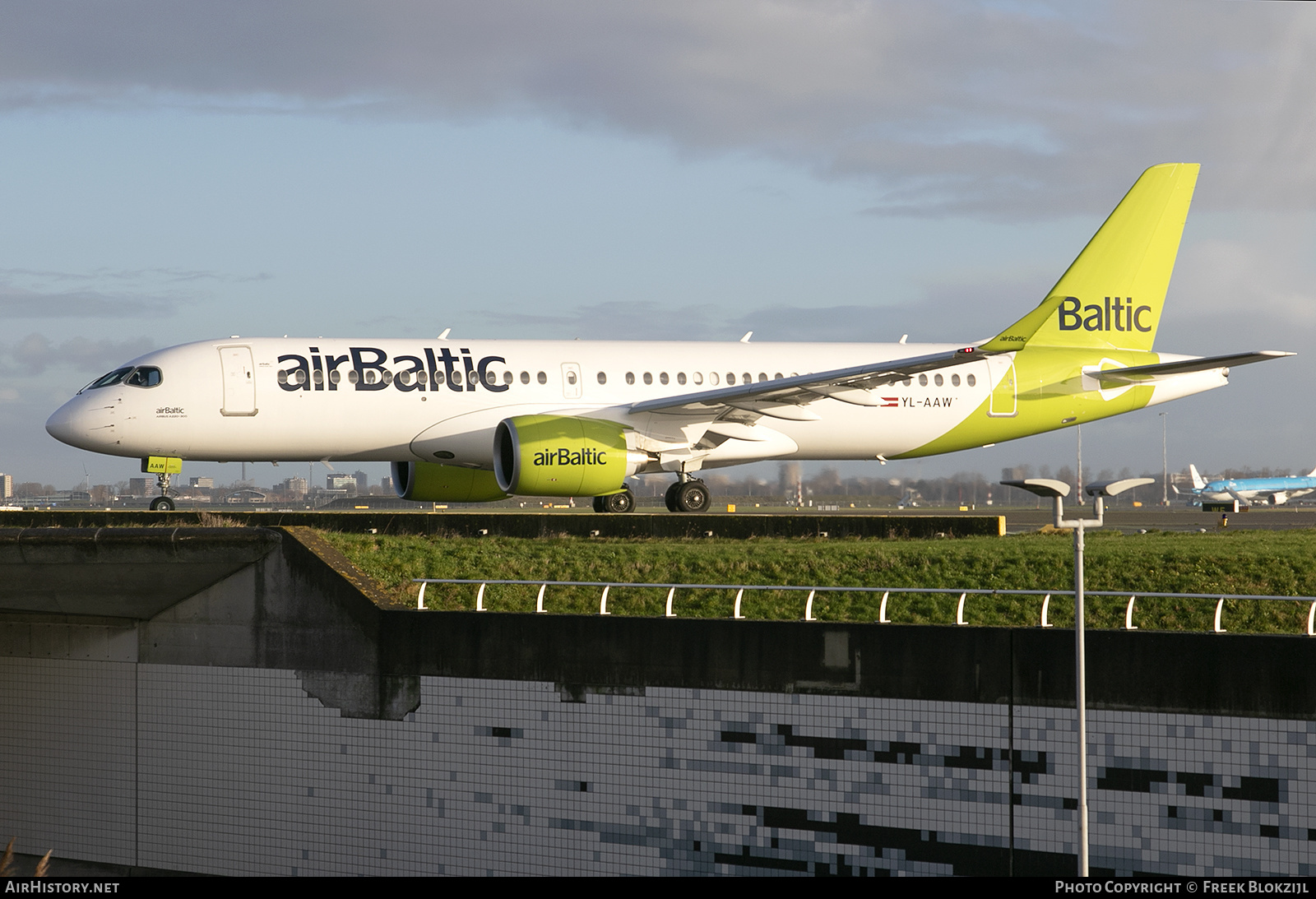 Aircraft Photo of YL-AAW | Airbus A220-371 (BD-500-1A11) | AirBaltic | AirHistory.net #316079