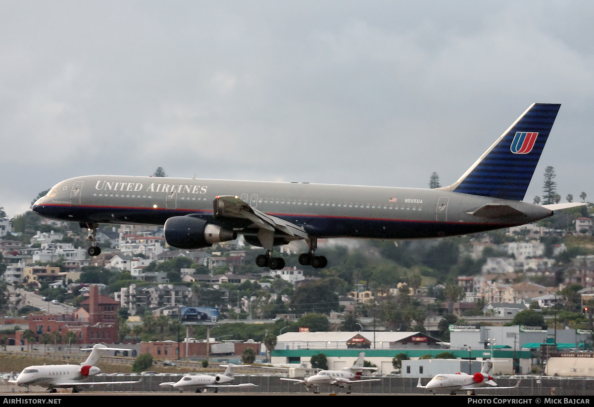 Aircraft Photo of N585UA | Boeing 757-222 | United Airlines | AirHistory.net #316124