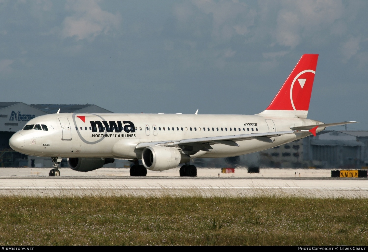 Aircraft Photo of N339NW | Airbus A320-211 | Northwest Airlines | AirHistory.net #316257