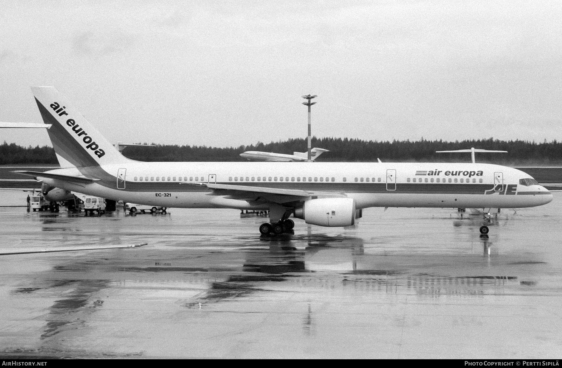 Aircraft Photo of EC-321 | Boeing 757-236 | Air Europa | AirHistory.net #316273