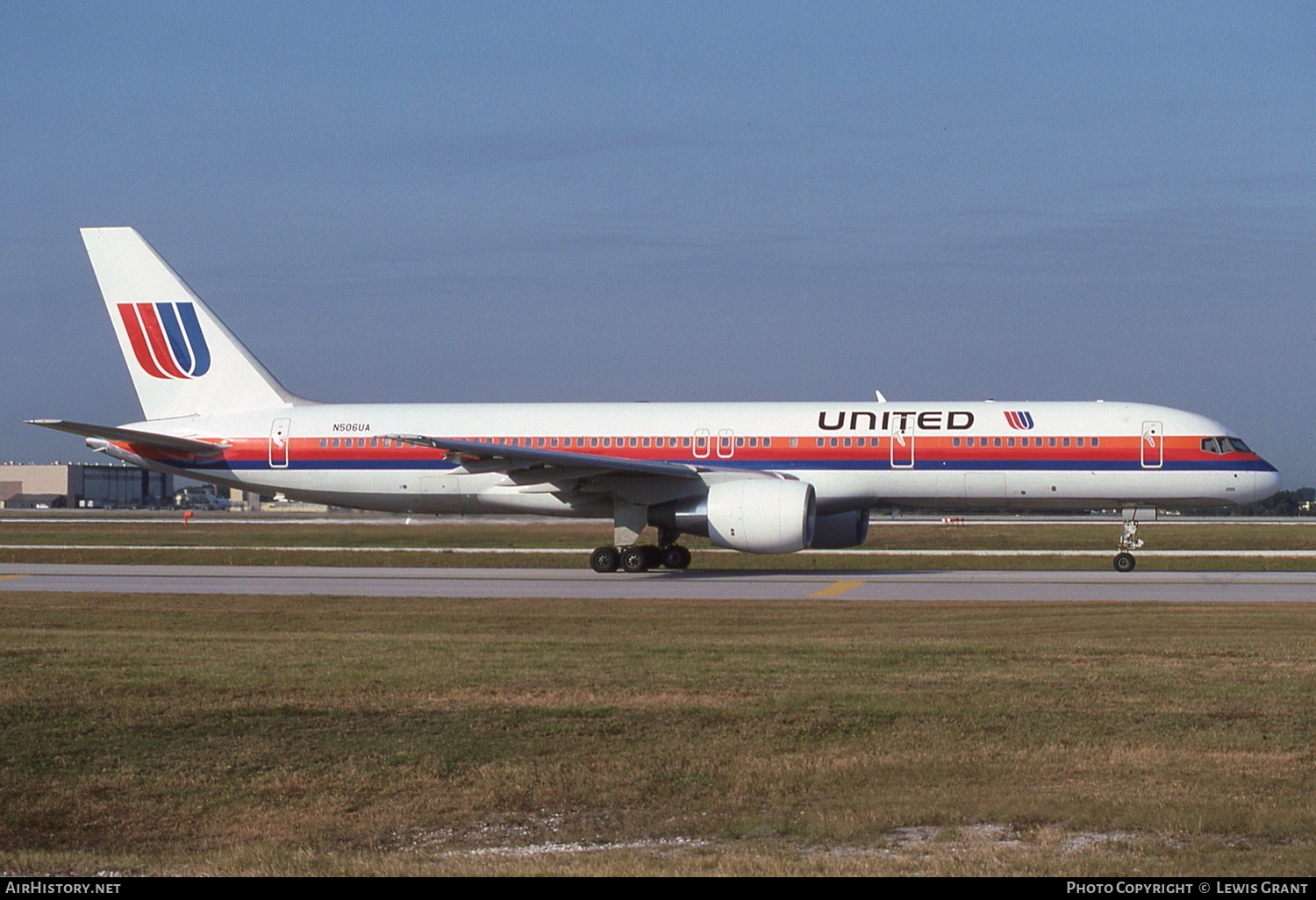 Aircraft Photo of N506UA | Boeing 757-222 | United Airlines | AirHistory.net #316411