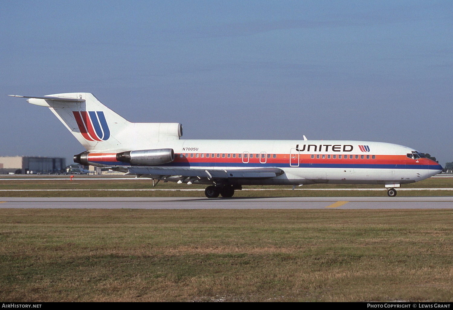 Aircraft Photo of N7005U | Boeing 727-22 | United Airlines | AirHistory.net #316418