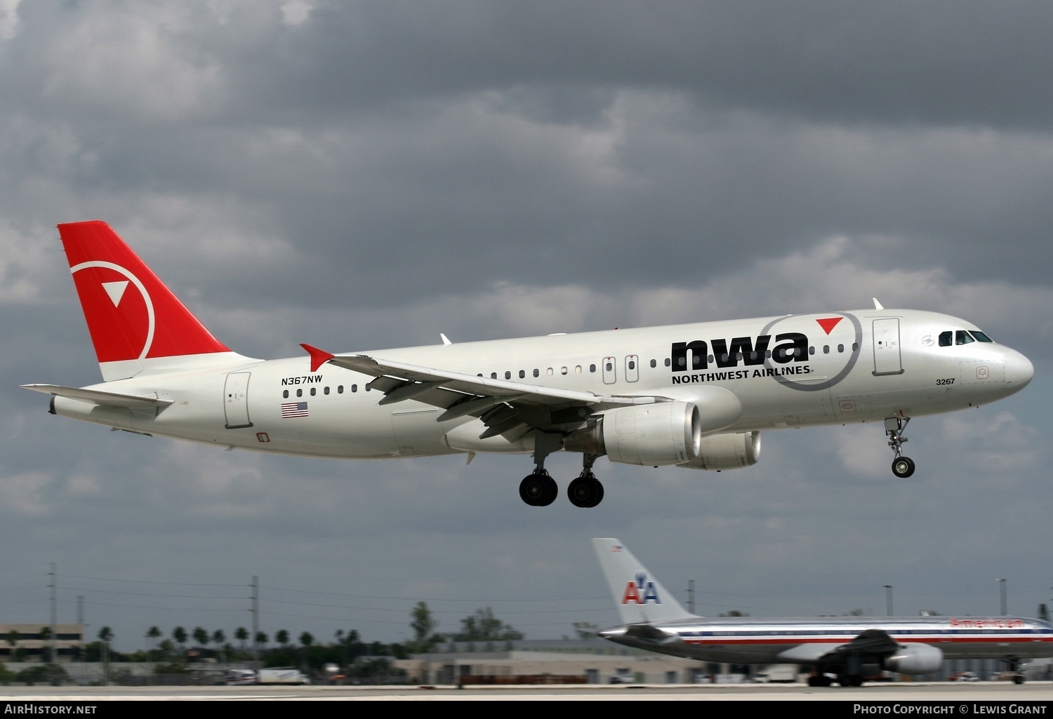 Aircraft Photo of N367NW | Airbus A320-212 | Northwest Airlines | AirHistory.net #316444