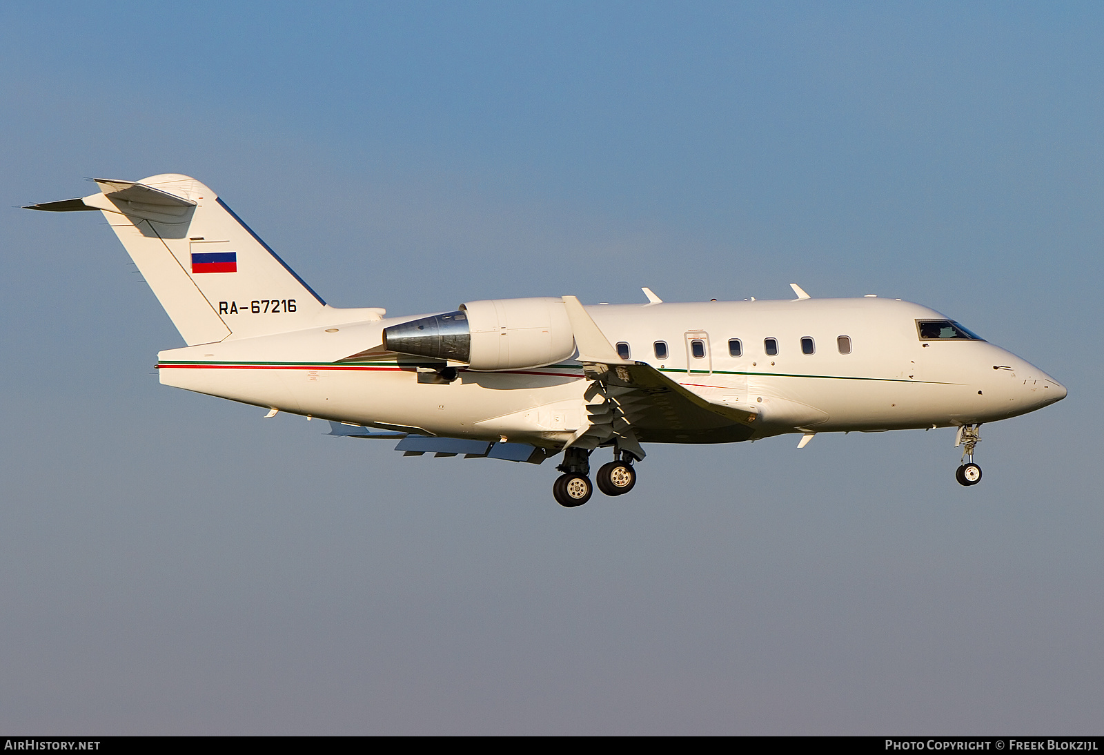 Aircraft Photo of RA-67216 | Bombardier Challenger 604 (CL-600-2B16) | AirHistory.net #316502