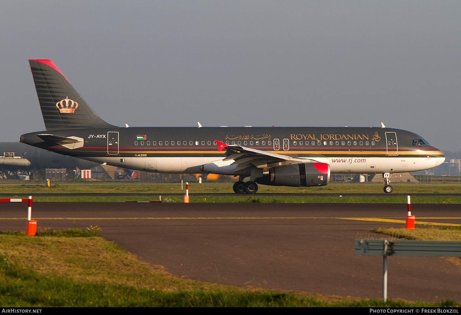 Aircraft Photo of JY-AYX | Airbus A320-232 | Royal Jordanian Airlines | AirHistory.net #316508