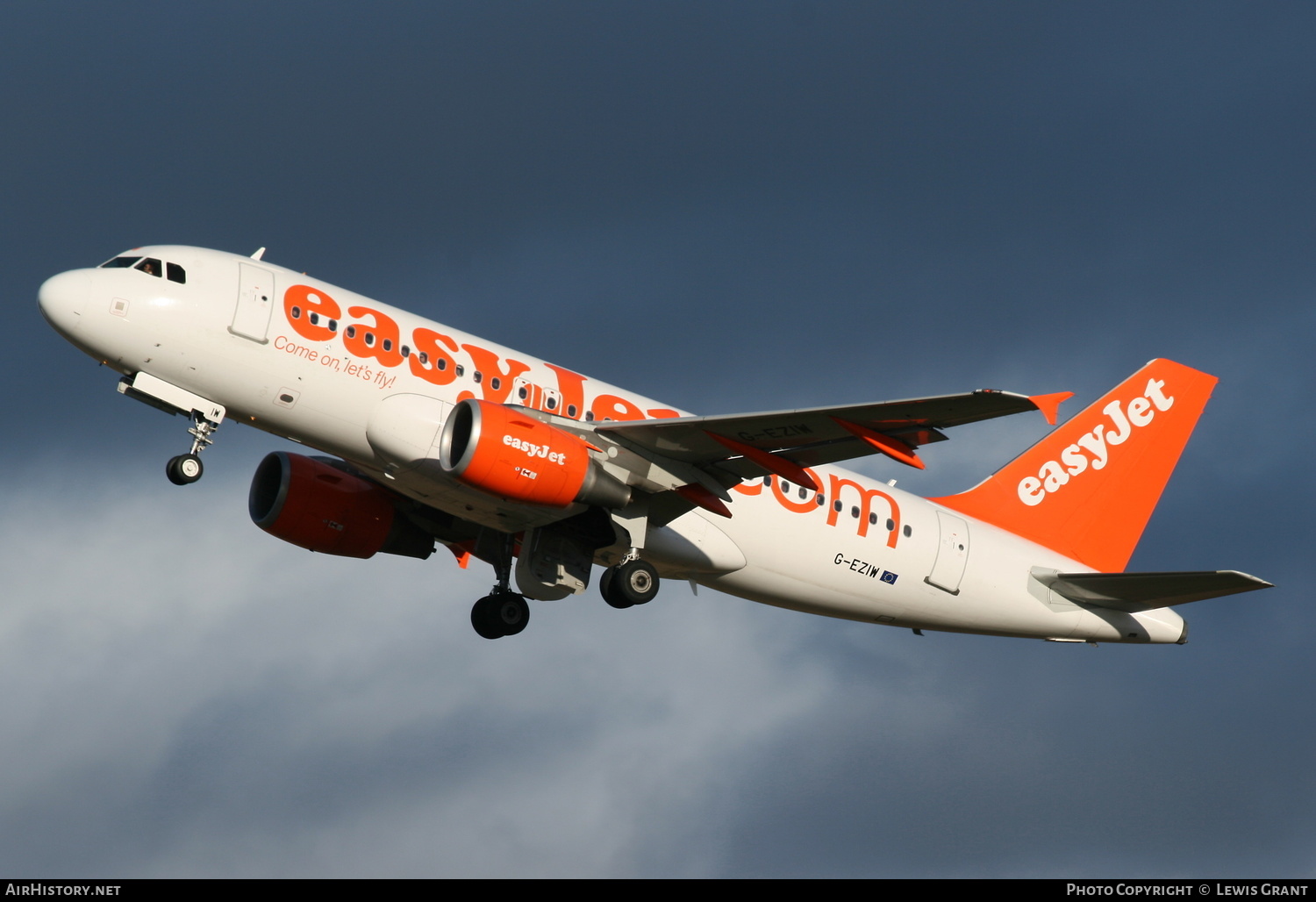Aircraft Photo of G-EZIW | Airbus A319-111 | EasyJet | AirHistory.net #316618