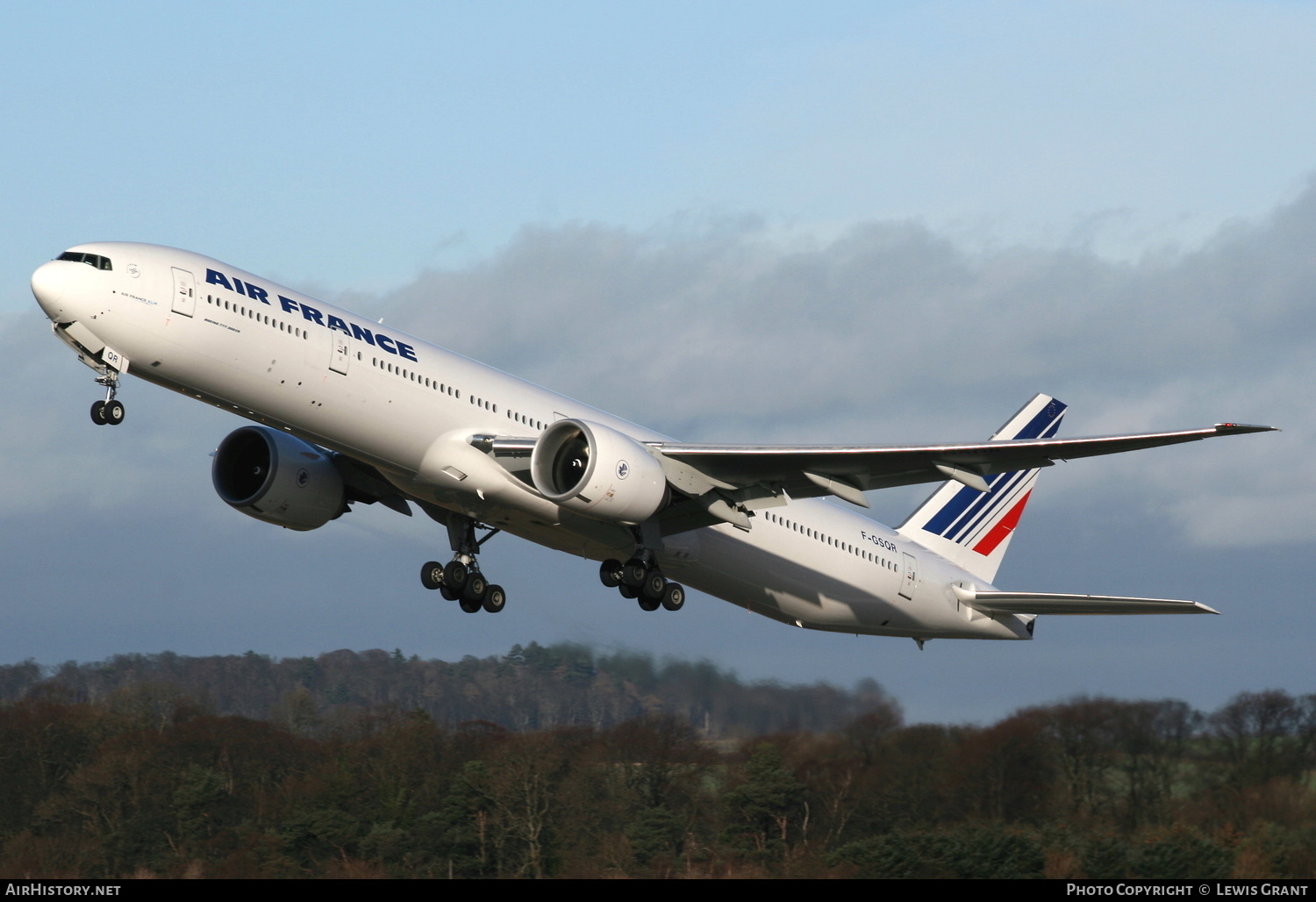 Aircraft Photo of F-GSQR | Boeing 777-328/ER | Air France | AirHistory.net #316622