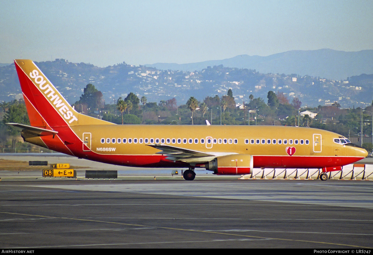 Aircraft Photo of N686SW | Boeing 737-317 | Southwest Airlines | AirHistory.net #316772