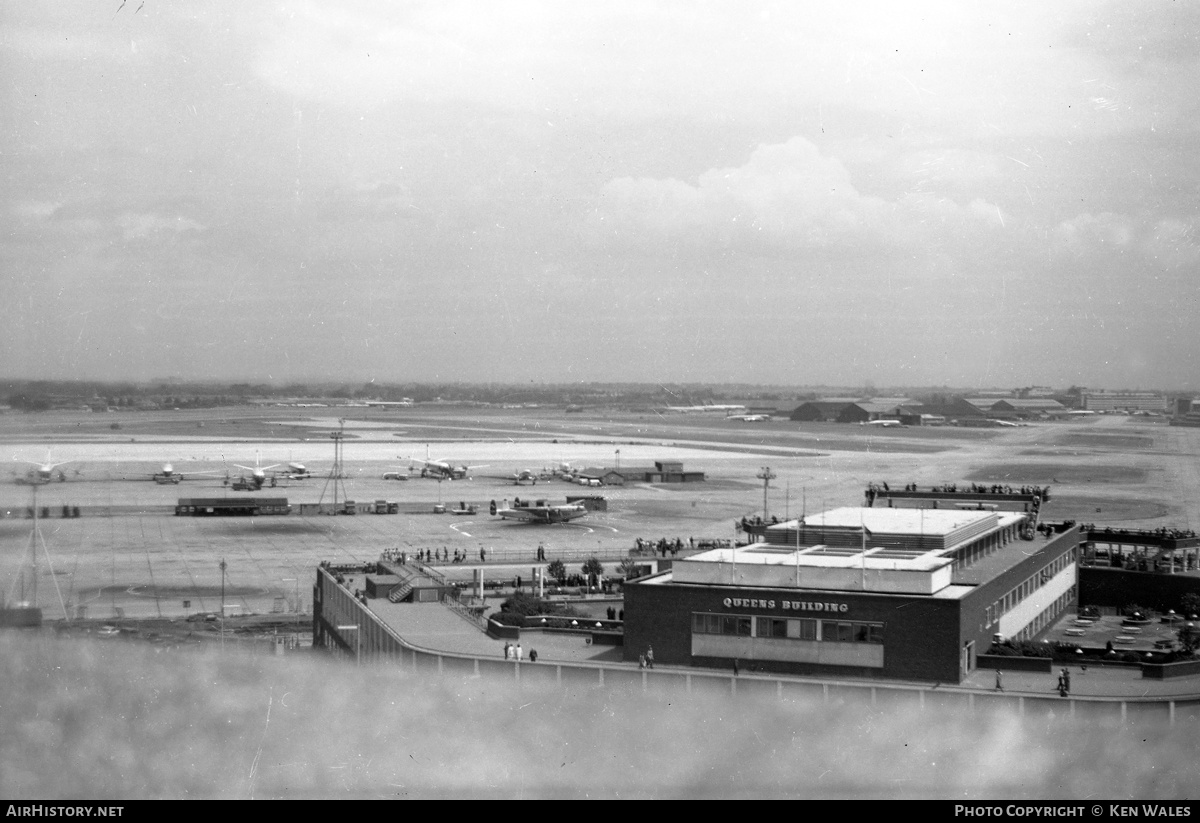 Airport photo of London - Heathrow (EGLL / LHR) in England, United Kingdom | AirHistory.net #316806