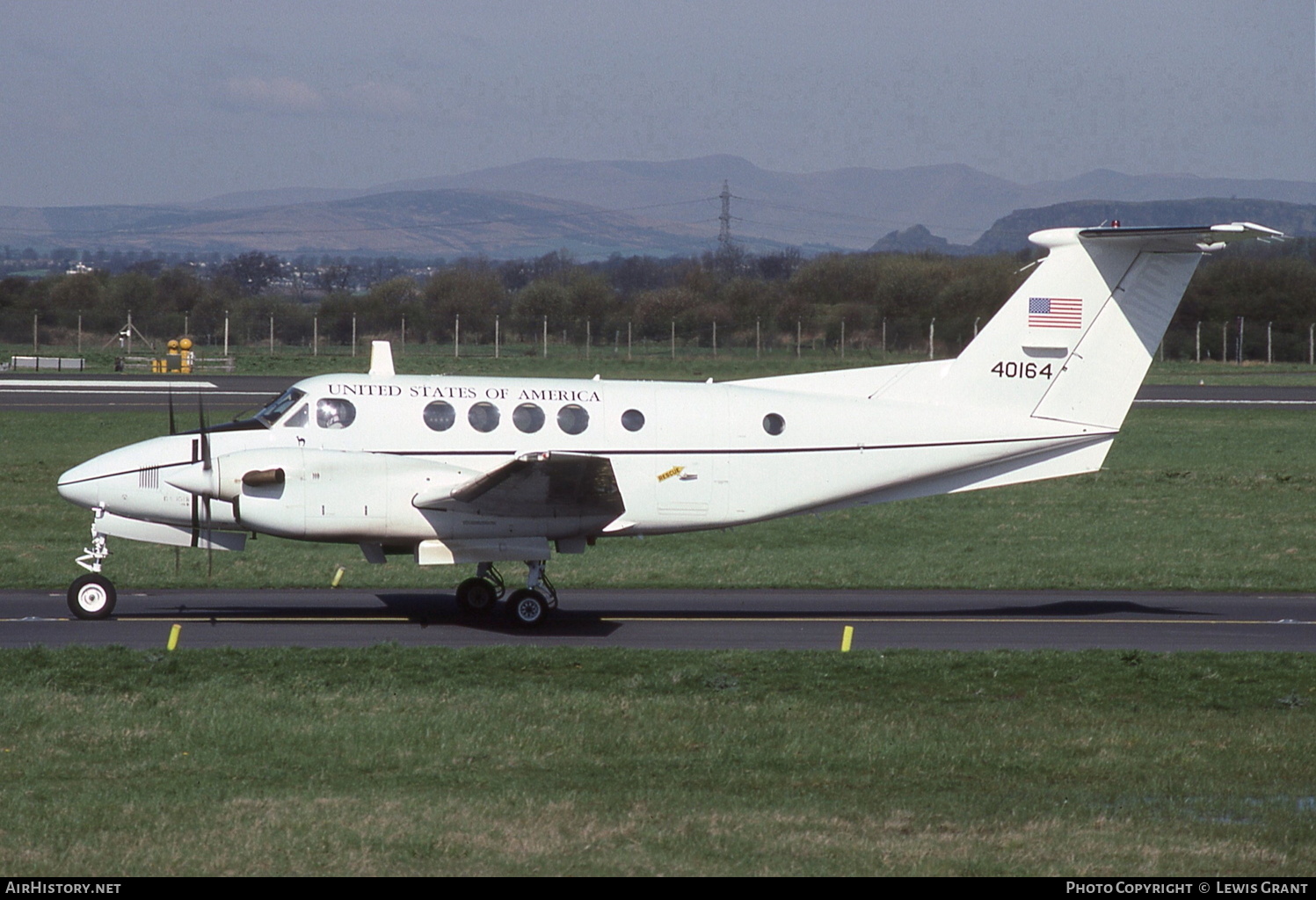 Aircraft Photo of 84-0164 / 40164 | Beech C-12F Huron (B200C) | USA - Air Force | AirHistory.net #317022