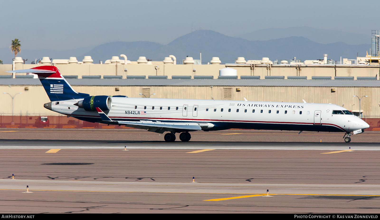 Aircraft Photo of N942LR | Bombardier CRJ-900ER (CL-600-2D24) | US Airways Express | AirHistory.net #317034