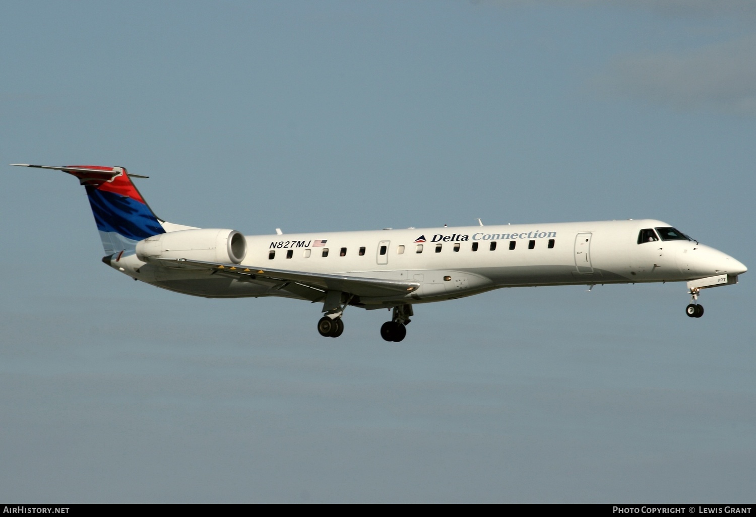 Aircraft Photo of N827MJ | Embraer ERJ-145LR (EMB-145LR) | Delta Connection | AirHistory.net #317041