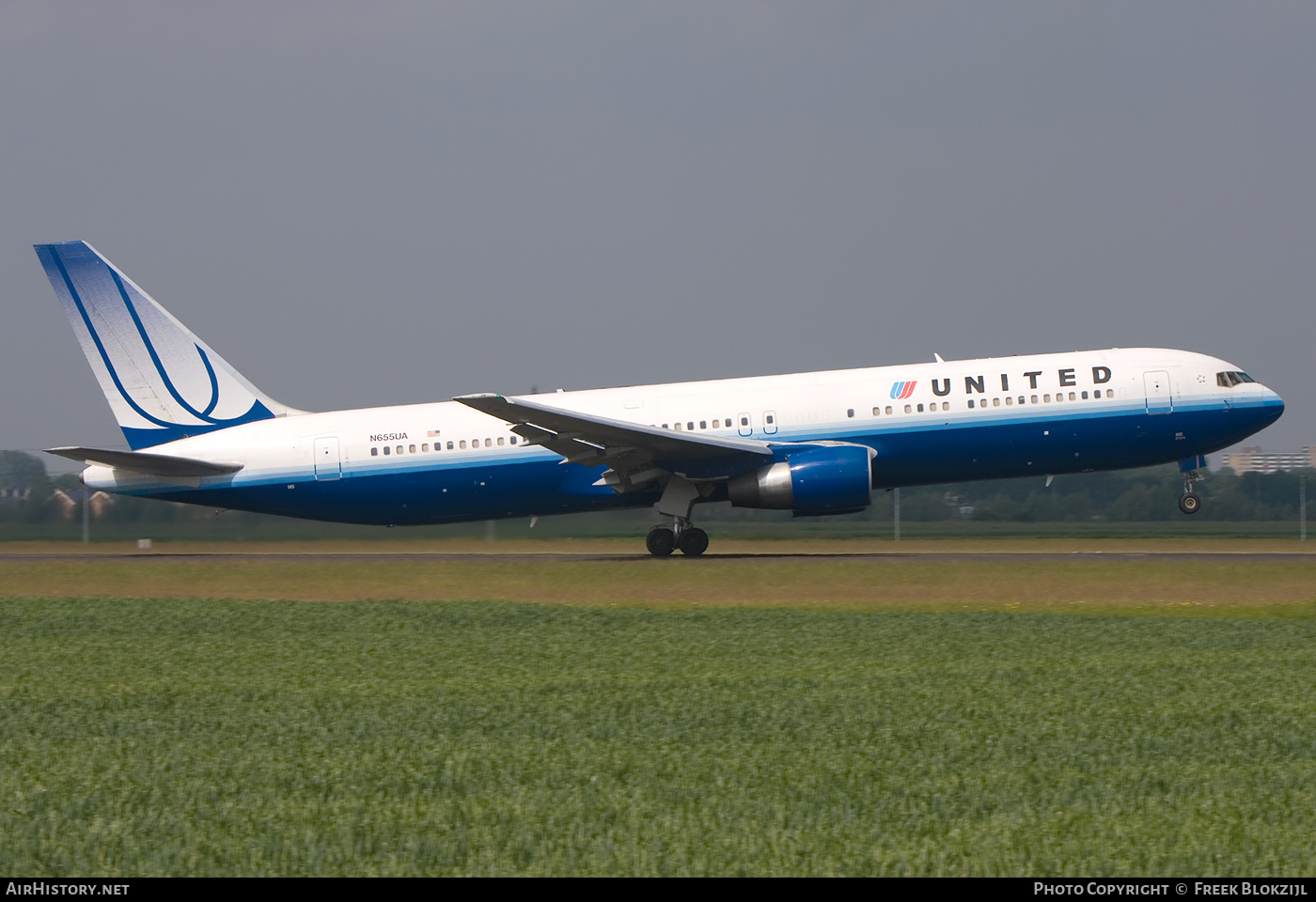 Aircraft Photo of N665UA | Boeing 767-322/ER | United Airlines | AirHistory.net #317088