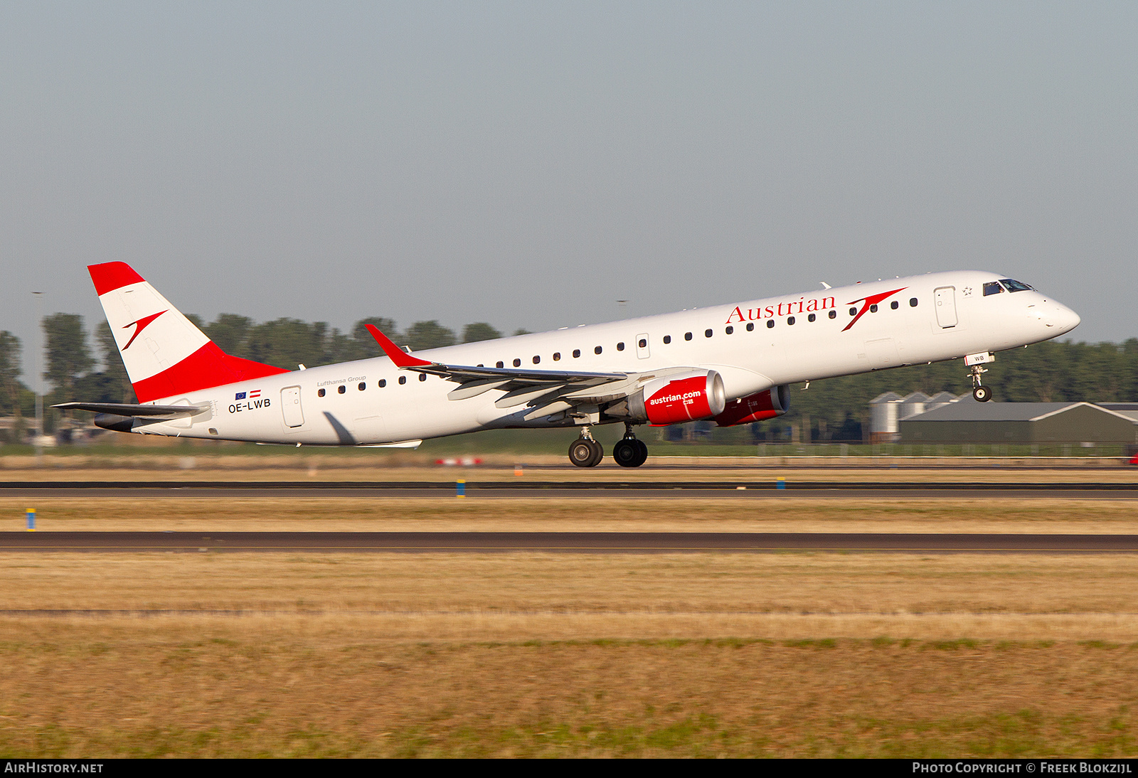 Aircraft Photo of OE-LWB | Embraer 195LR (ERJ-190-200LR) | Austrian Airlines | AirHistory.net #317156