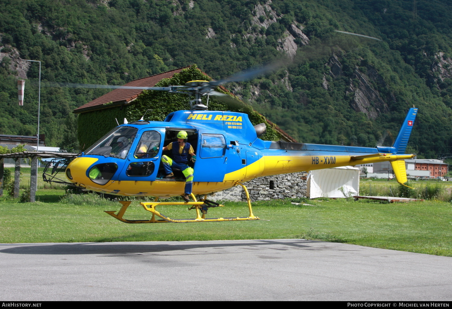 Aircraft Photo of HB-XVM | Aerospatiale AS-350B-2 Ecureuil | Heli Rezia | AirHistory.net #317222