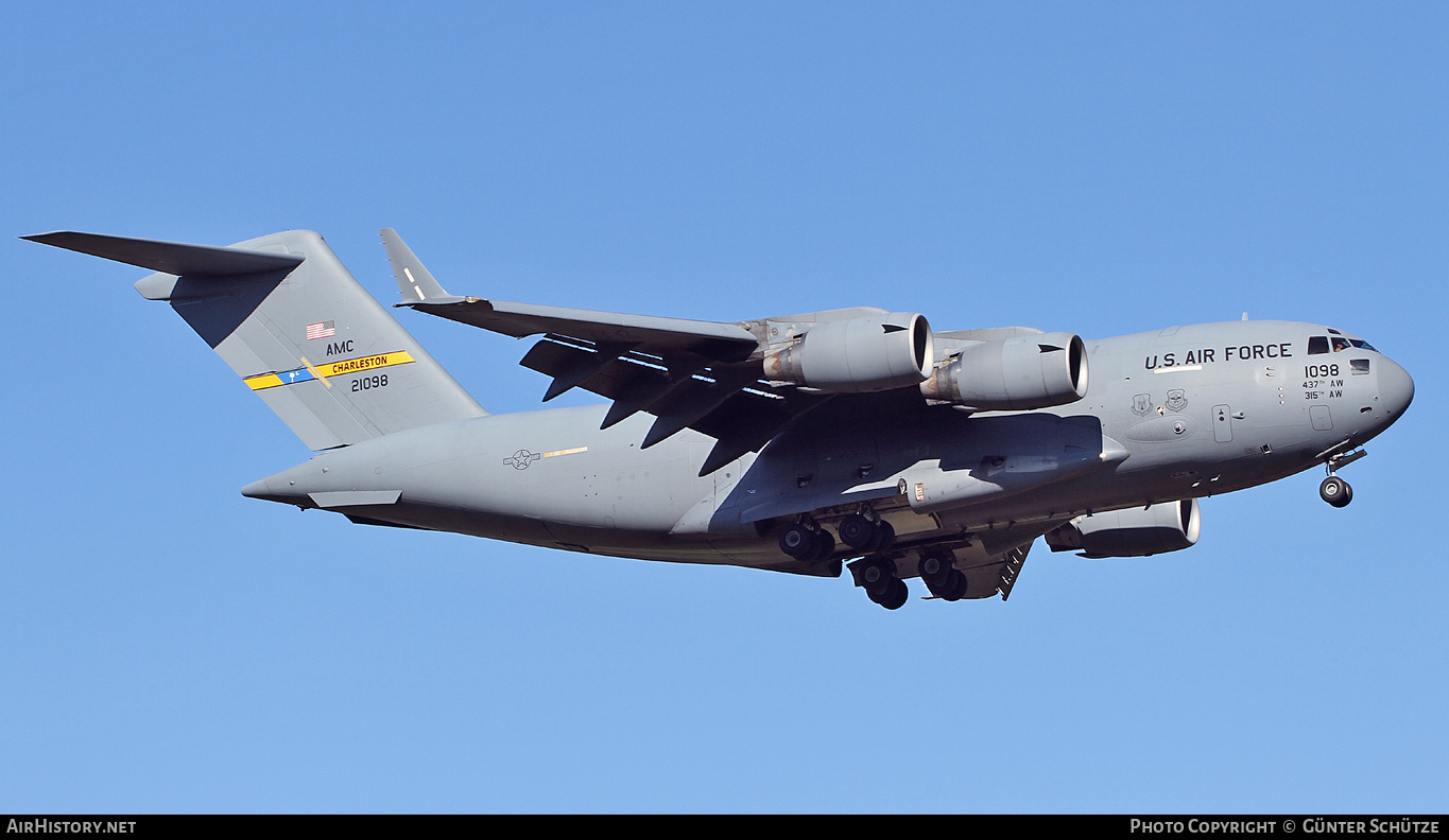 Aircraft Photo of 02-1098 / 21098 | Boeing C-17A Globemaster III | USA - Air Force | AirHistory.net #317408
