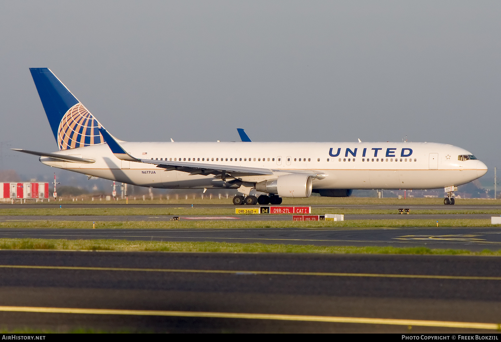 Aircraft Photo of N677UA | Boeing 767-322/ER | United Airlines | AirHistory.net #317782