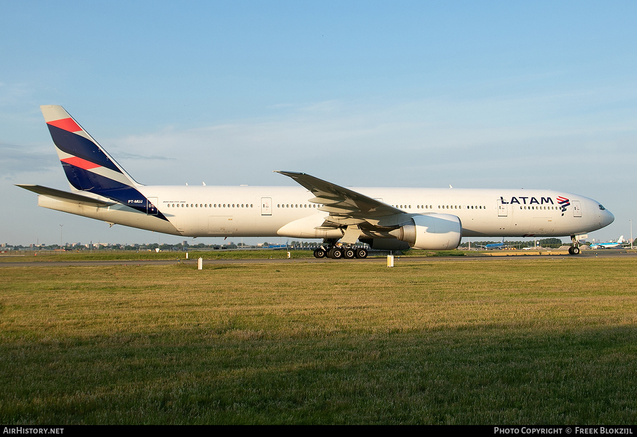 Aircraft Photo of PT-MUJ | Boeing 777-32W/ER | LATAM Airlines | AirHistory.net #317939