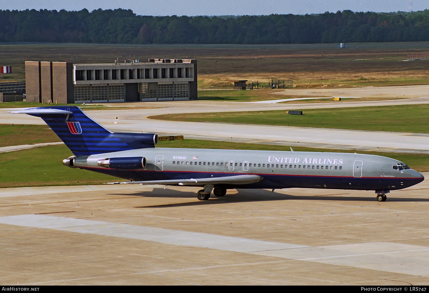 Aircraft Photo of N7454U | Boeing 727-222/Adv | United Airlines | AirHistory.net #317979