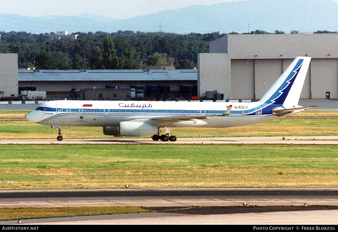 Aircraft Photo of RA-64011 | Tupolev Tu-204-100 | Sibir - Siberia Airlines | AirHistory.net #318182