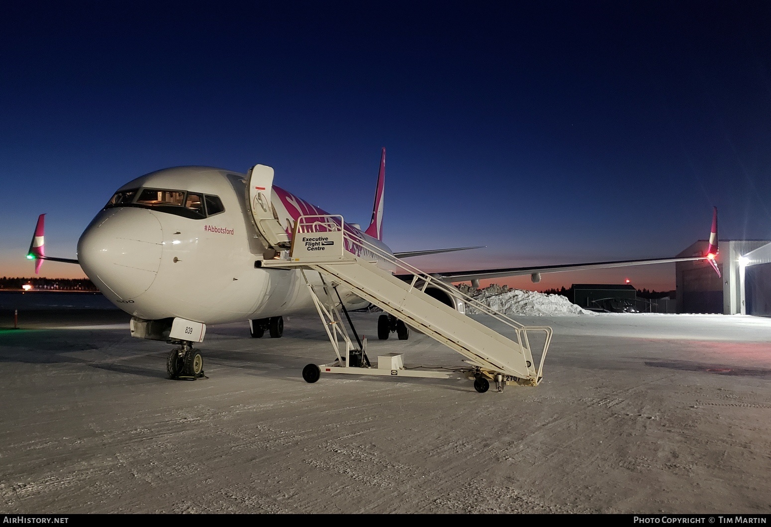 Aircraft Photo of C-FPLS | Boeing 737-8CT | Swoop | AirHistory.net #318265