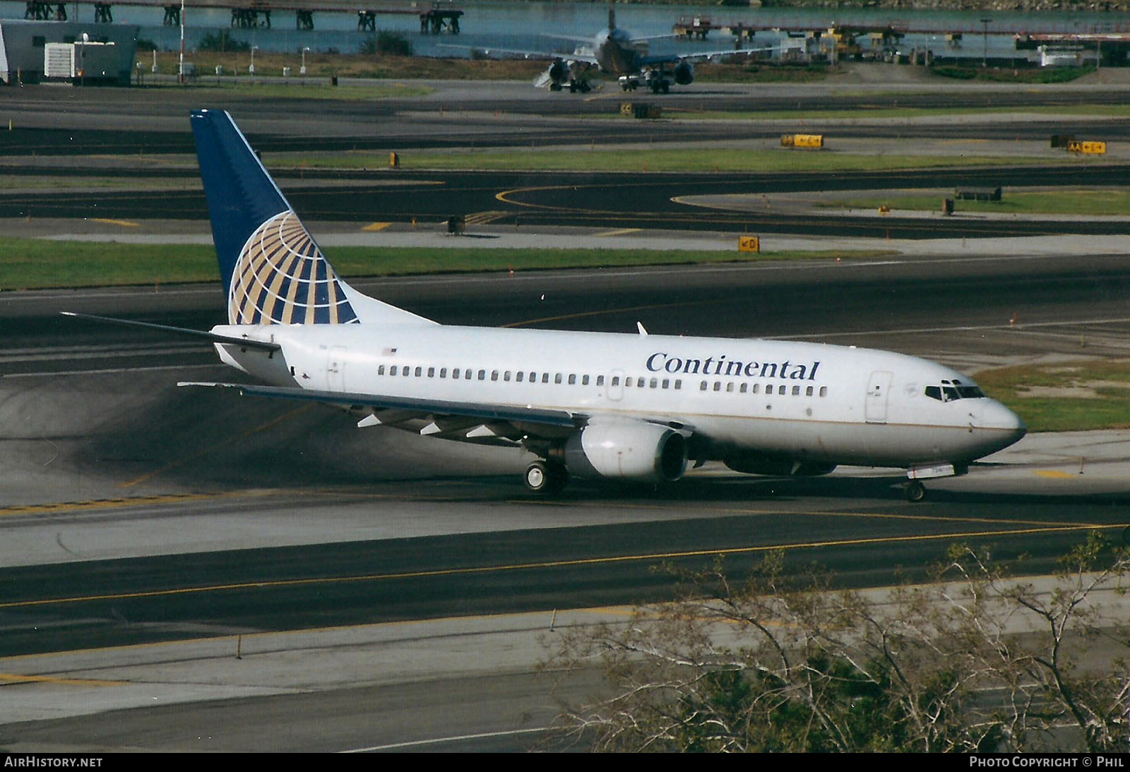 Aircraft Photo of N27724 | Boeing 737-724 | Continental Airlines | AirHistory.net #318310
