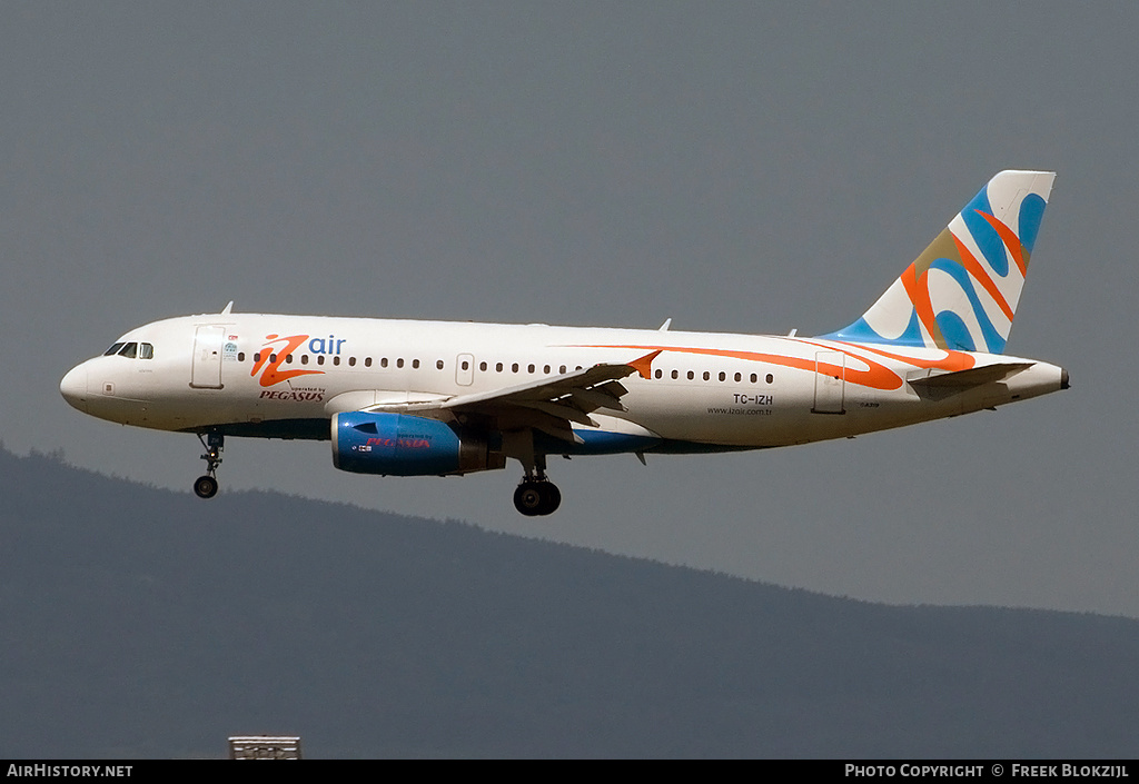 Aircraft Photo of TC-IZH | Airbus A319-131 | IZAir - Izmir Hava Yollari | AirHistory.net #318407