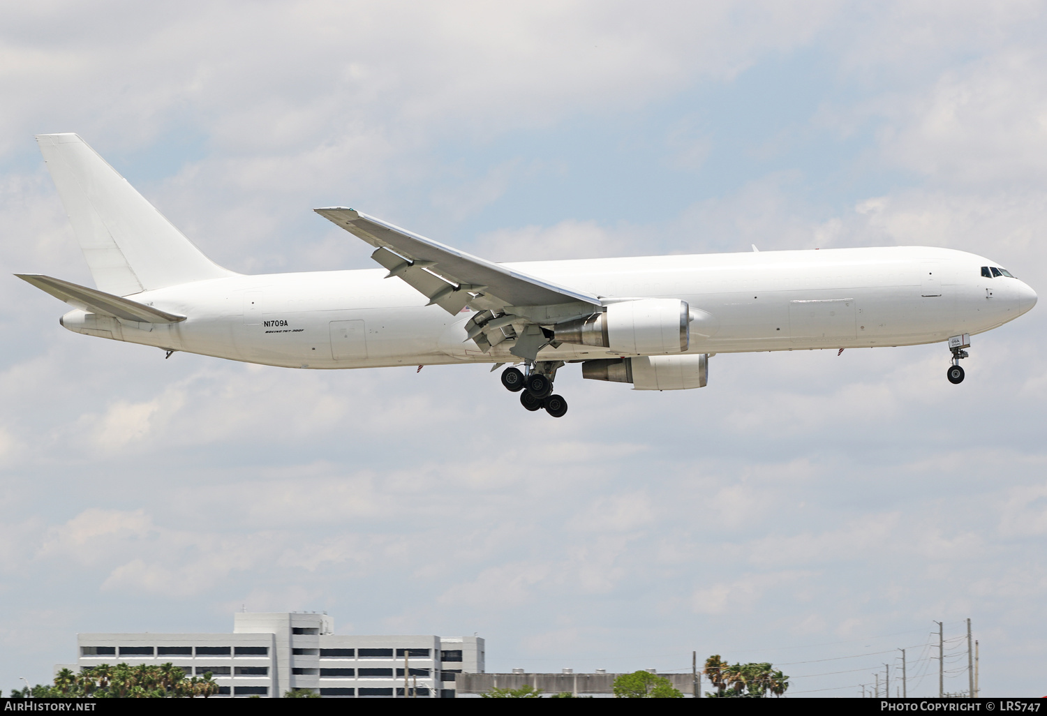 Aircraft Photo of N1709A | Boeing 767-375/ER(BDSF) | AirHistory.net #318454